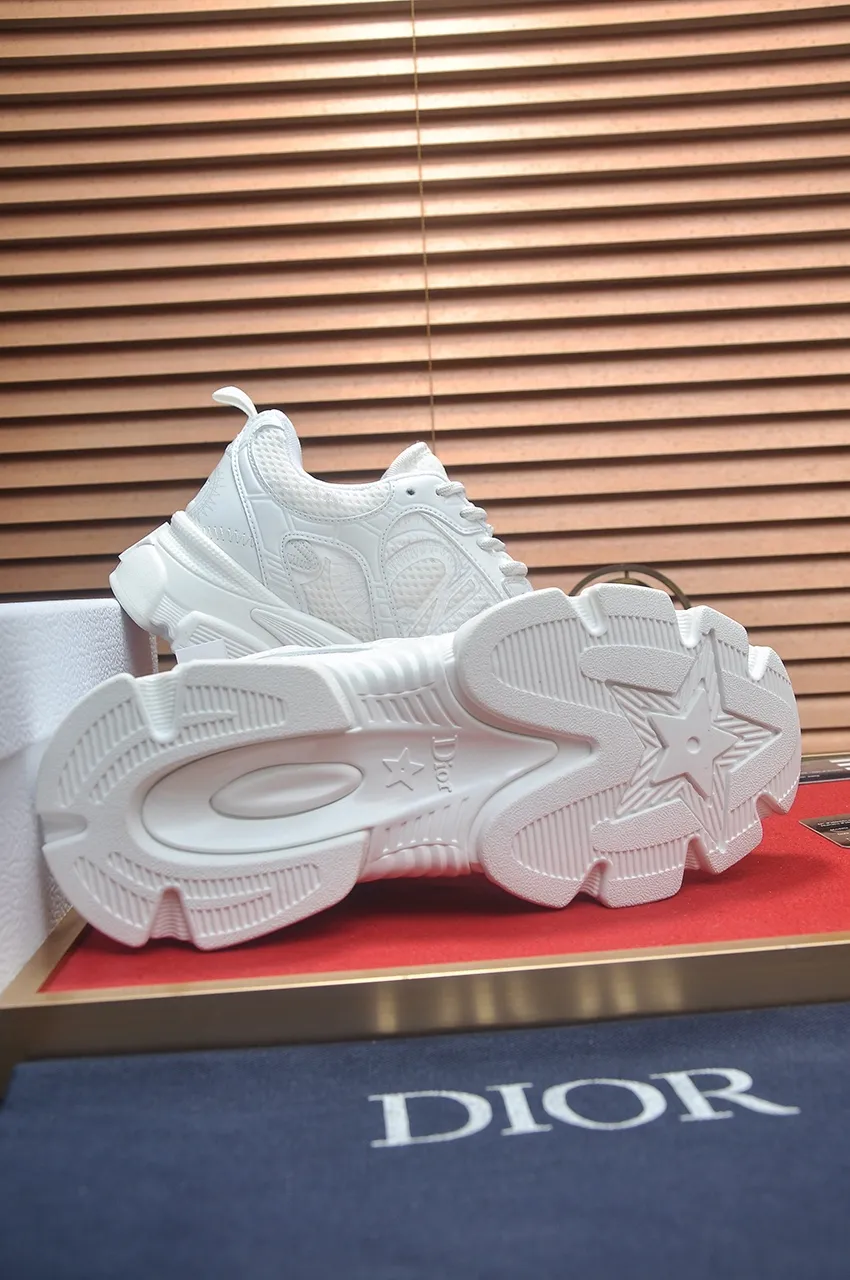 Men's shoes 💰: 640💶 (couples model) Brand: Dior (Dior) Standard code: Women's code 35-40. Men's code 38-44 (45 customized) Grade: Same as the official website Material: Top-quality original cowhide stitching Original wear-resistant and lightweight outsole Style category: Fashionable casual shoes Distinguished luxury brand elements top luxury Color: Actual picture color